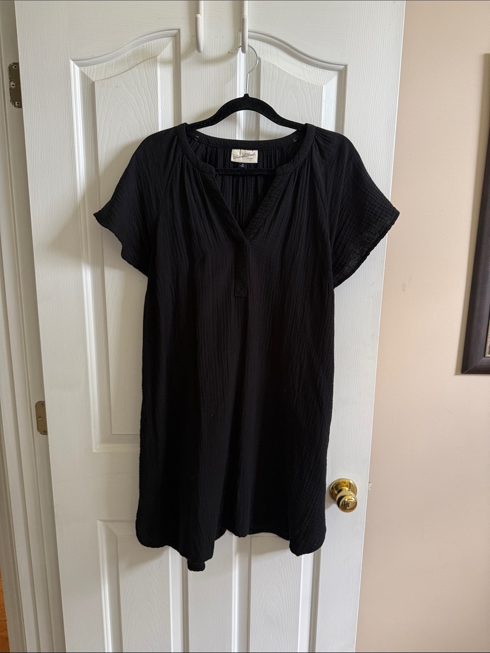 🌸Universal Thread:  Black Short-Sleeve V-Neck Dress